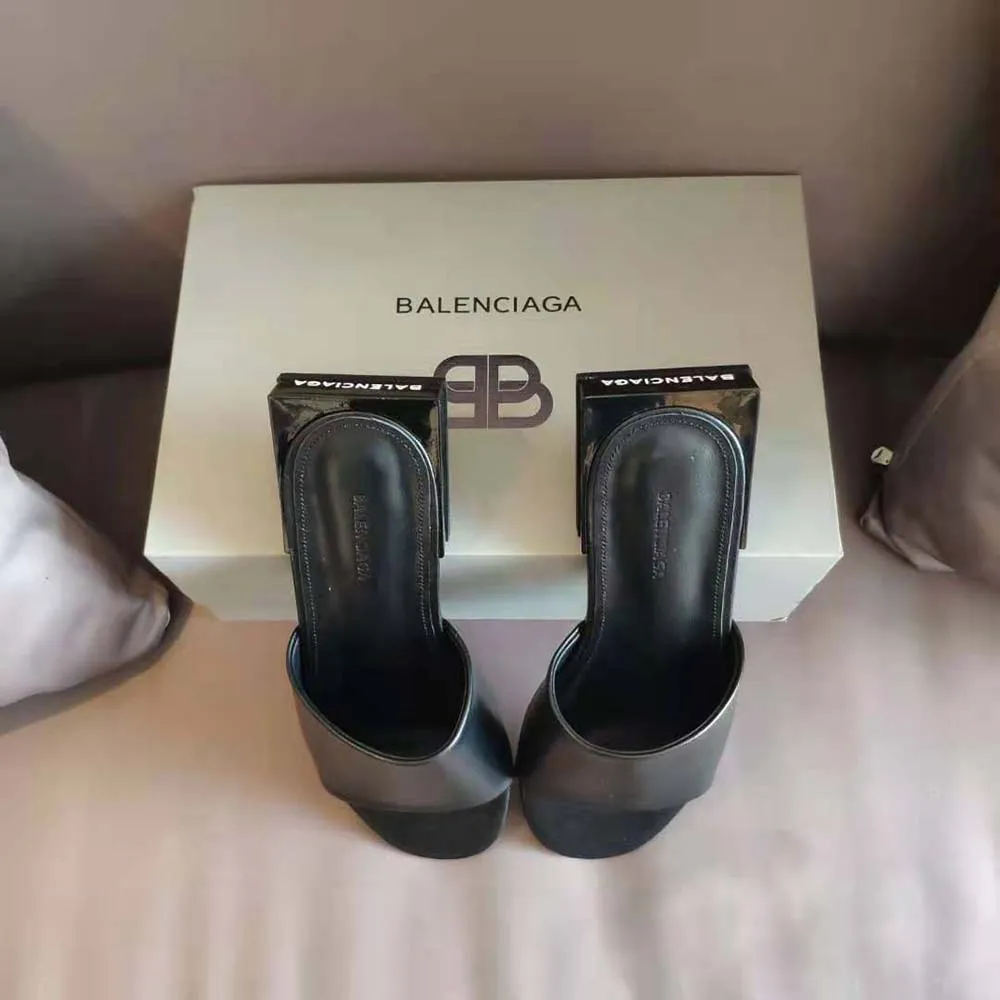 Balenciaga Box Mule Mujer en piel de oveja lisa brillante negra