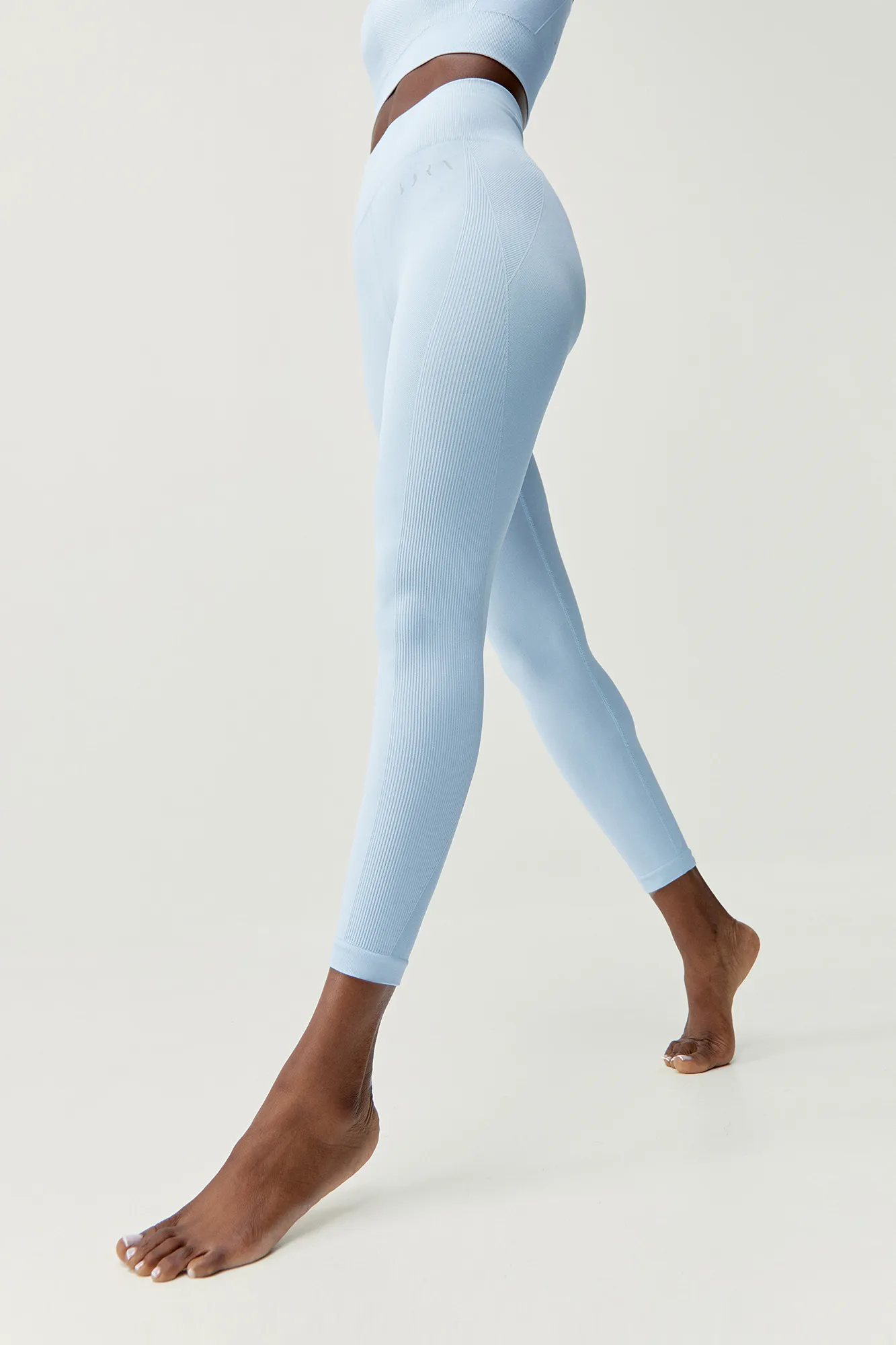 Born Living Yoga Legging Amal Sky Soft