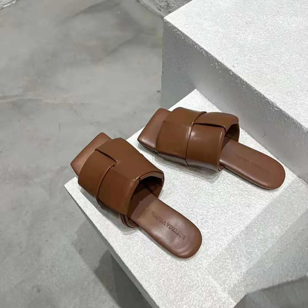 Bottega Veneta Mules planos con parche para mujer Mules planos de piel Intreccio acolchados-Marrón