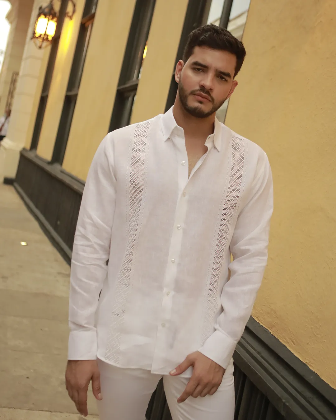 Camisa en lino bordada