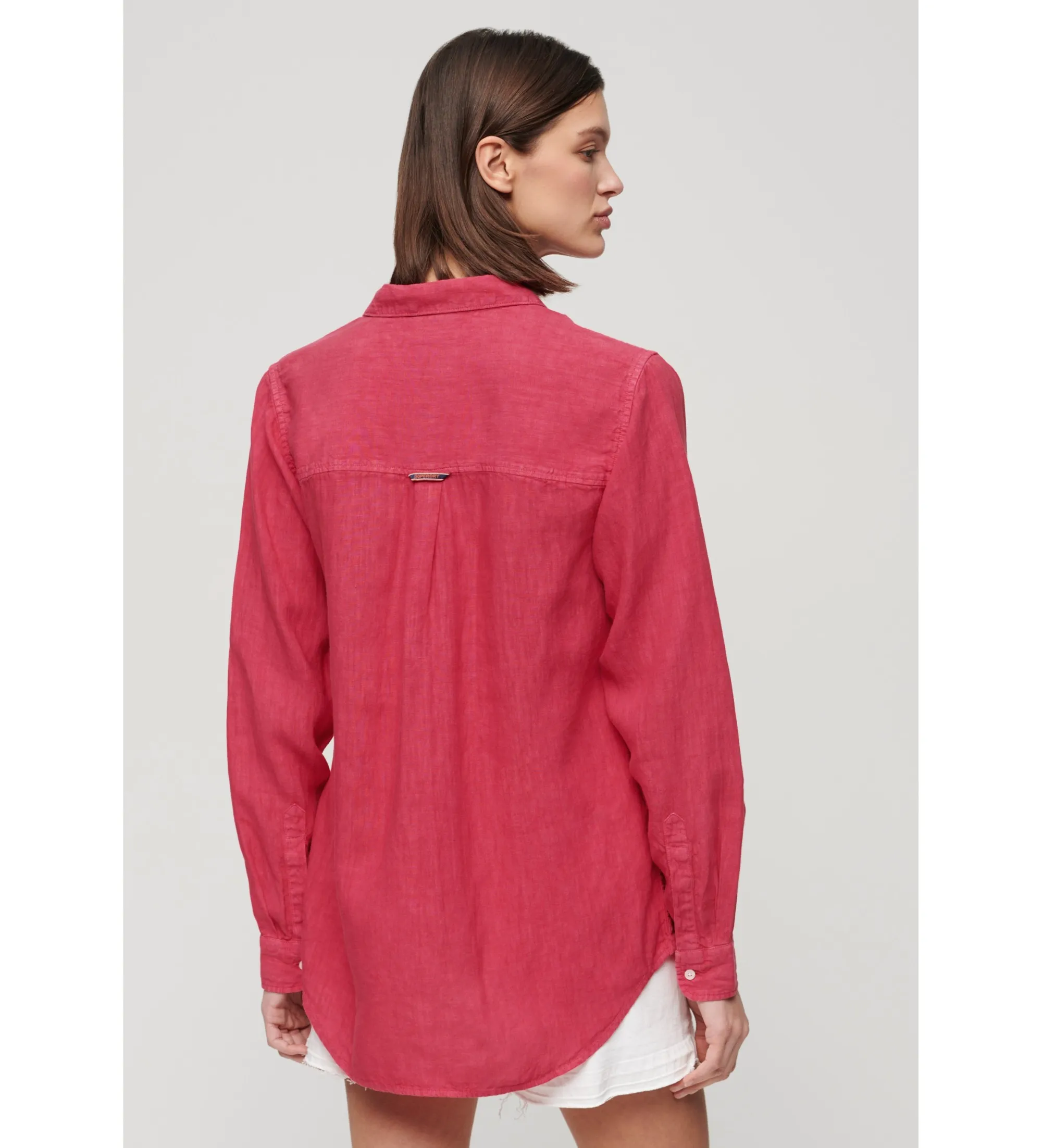 Camisa informal de lino con corte boyfriend rosa