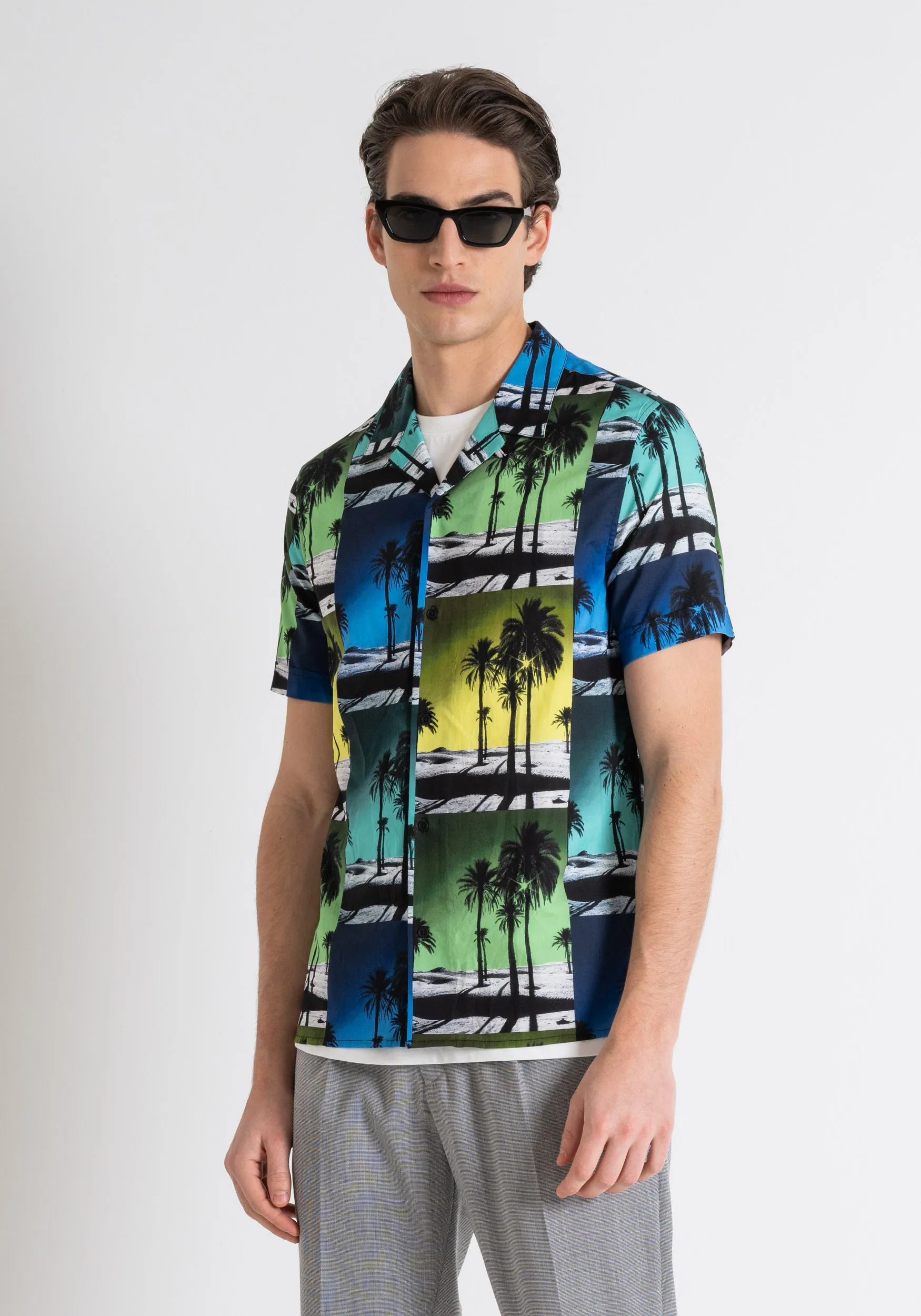 CAMISA «HONOLULU» REGULAR STRAIGHT FIT CON ESTAMPADO TROPICAL