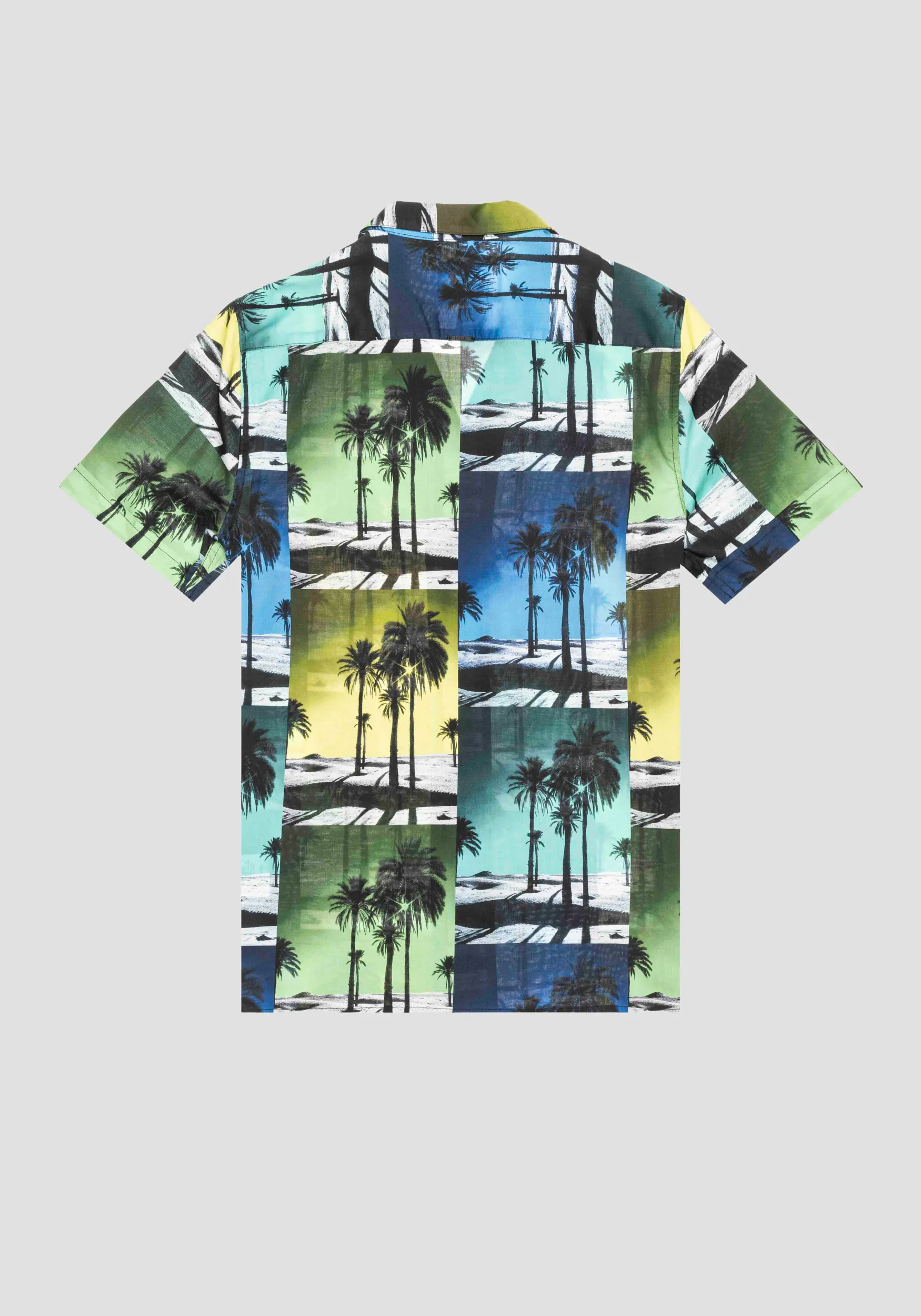 CAMISA «HONOLULU» REGULAR STRAIGHT FIT CON ESTAMPADO TROPICAL