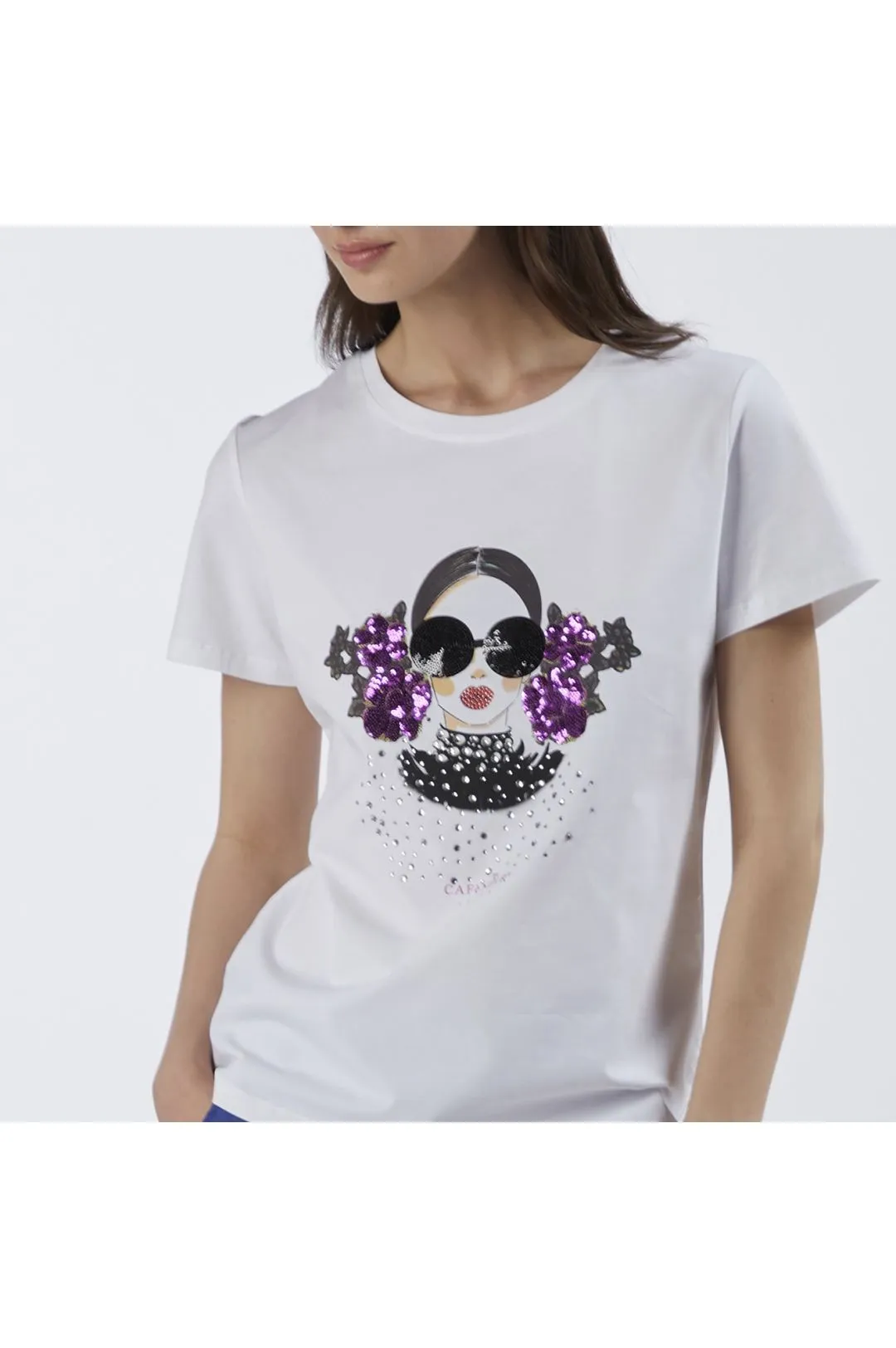 camiseta con gafas de sol y lentejuelas white