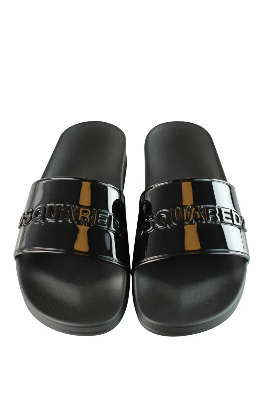 Chanclas negras brillantes con maxilogo negro