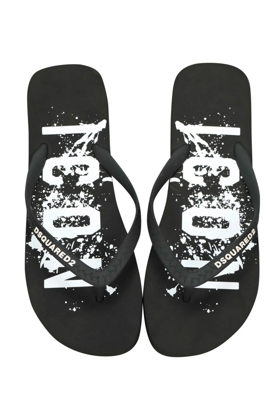 Chanclas negras con logo 