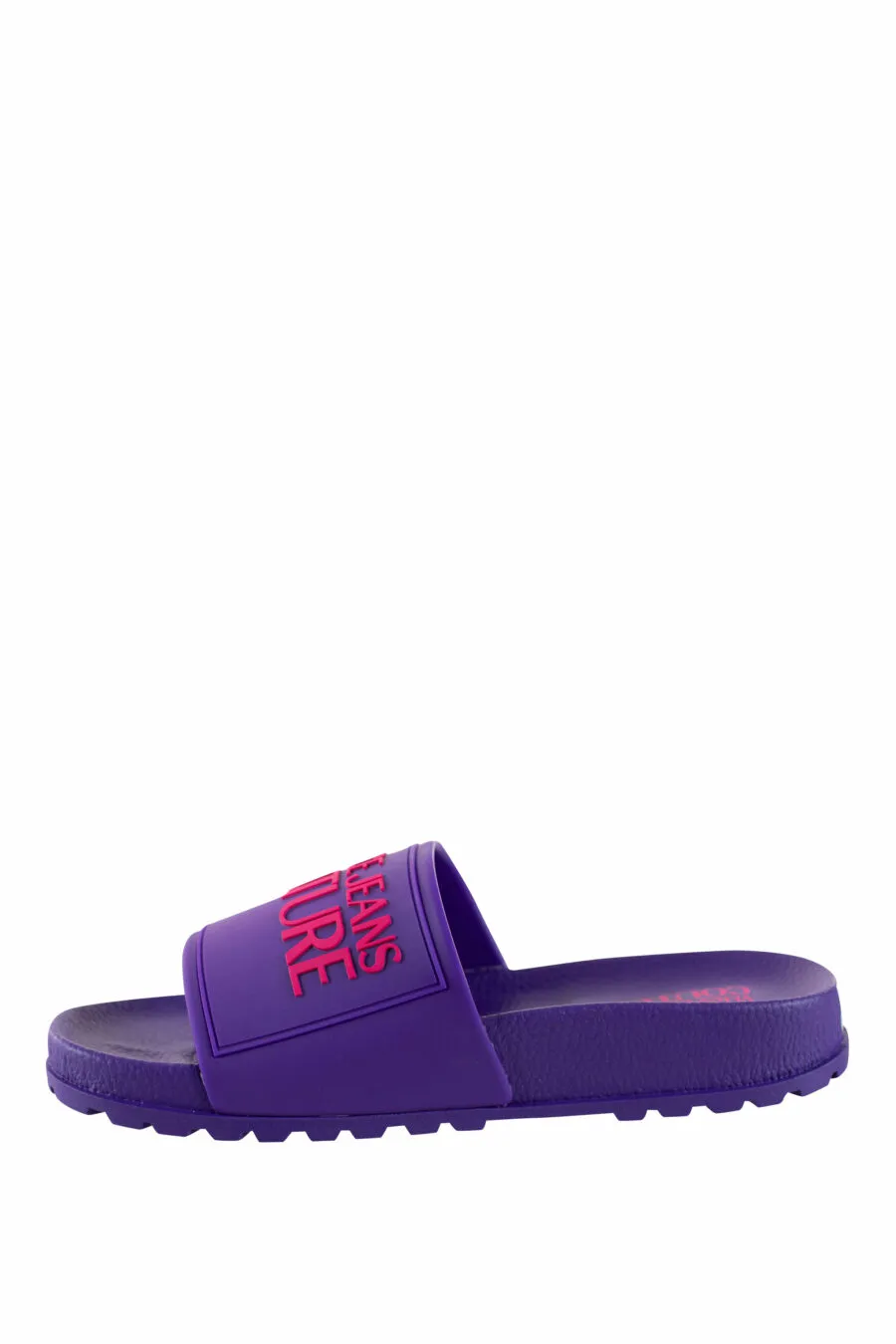 Chanclas violetas con logo y suela rugosa