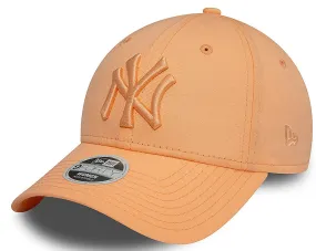 gorra con visera New Era 9FO League Essential MLB New York Yankees - Peach/Peach - women´s