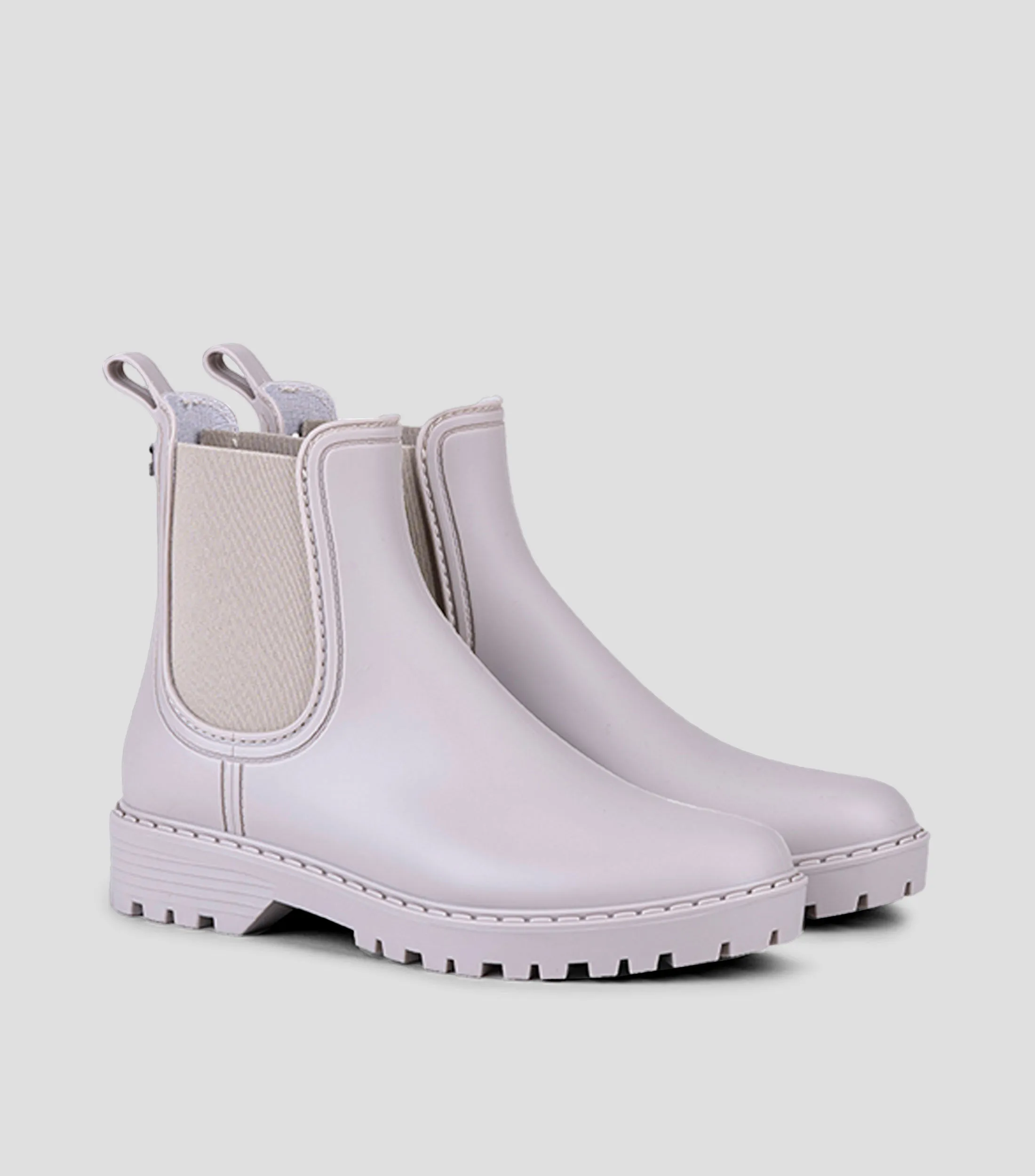 Igor Botas lluvia Mujer