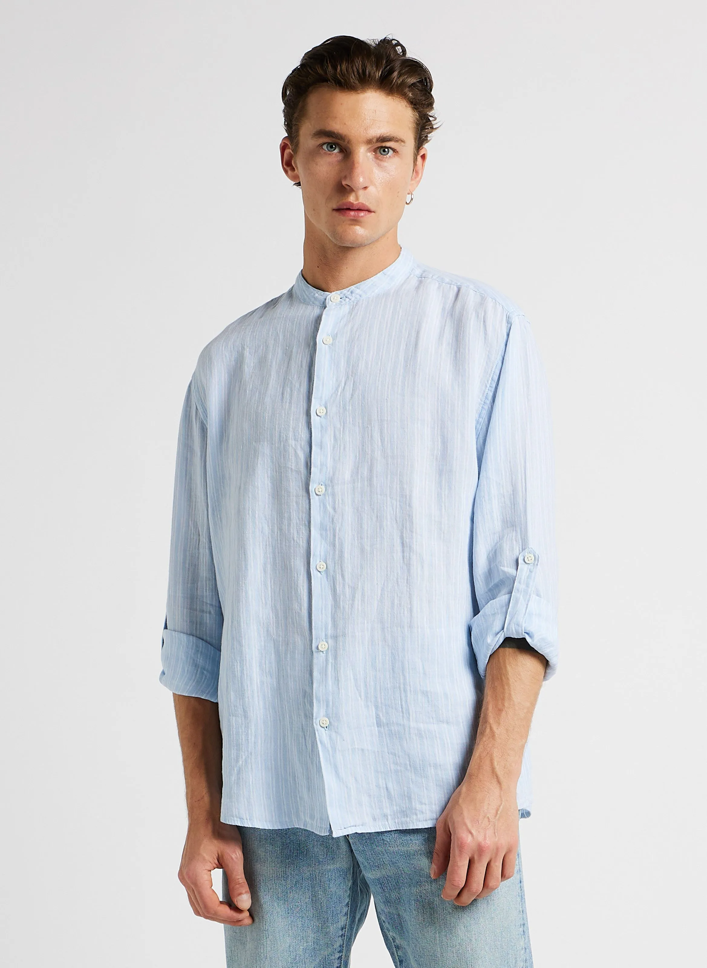 KYLIAN - Camisa regular fit de lino a rayas con cuello mao en azul