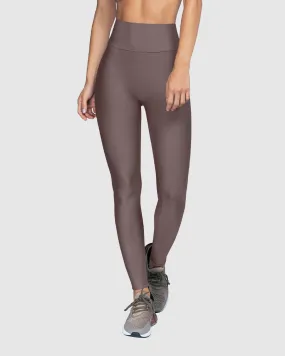 Legging deportivo tiro alto con corte en glúteos tipo corazón