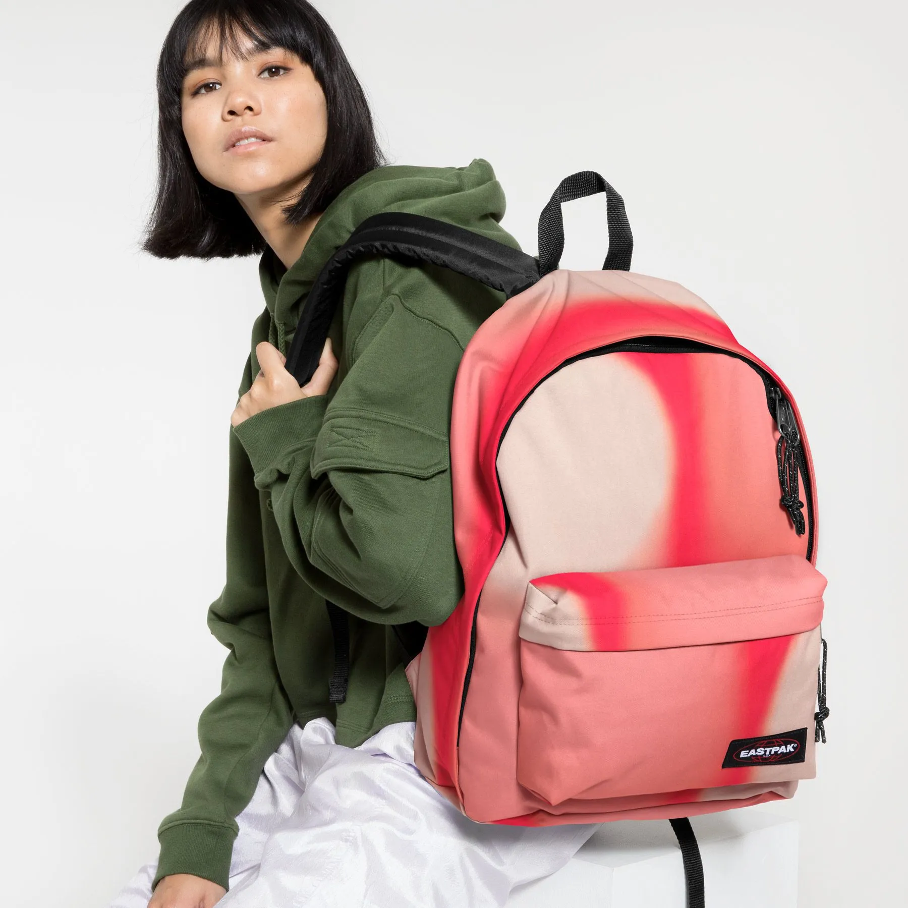 MOCHILA EASTPAK Out Of Office 27 litros con bolsillo ordenador EK767N81 Gradient Pink rosa Tie dye degradado