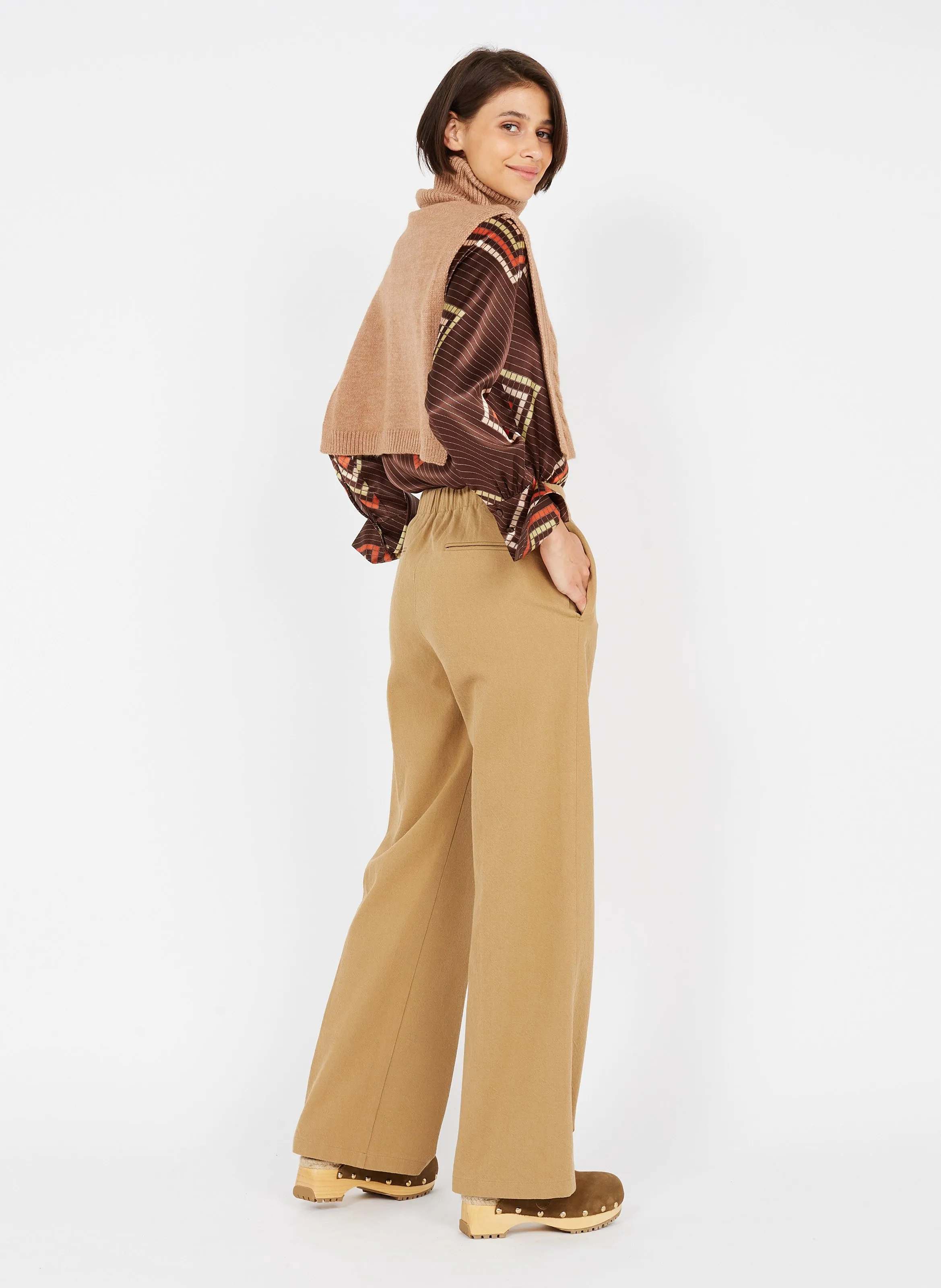 Pantalón ancho de mezcla de algodón de talle alto en beige