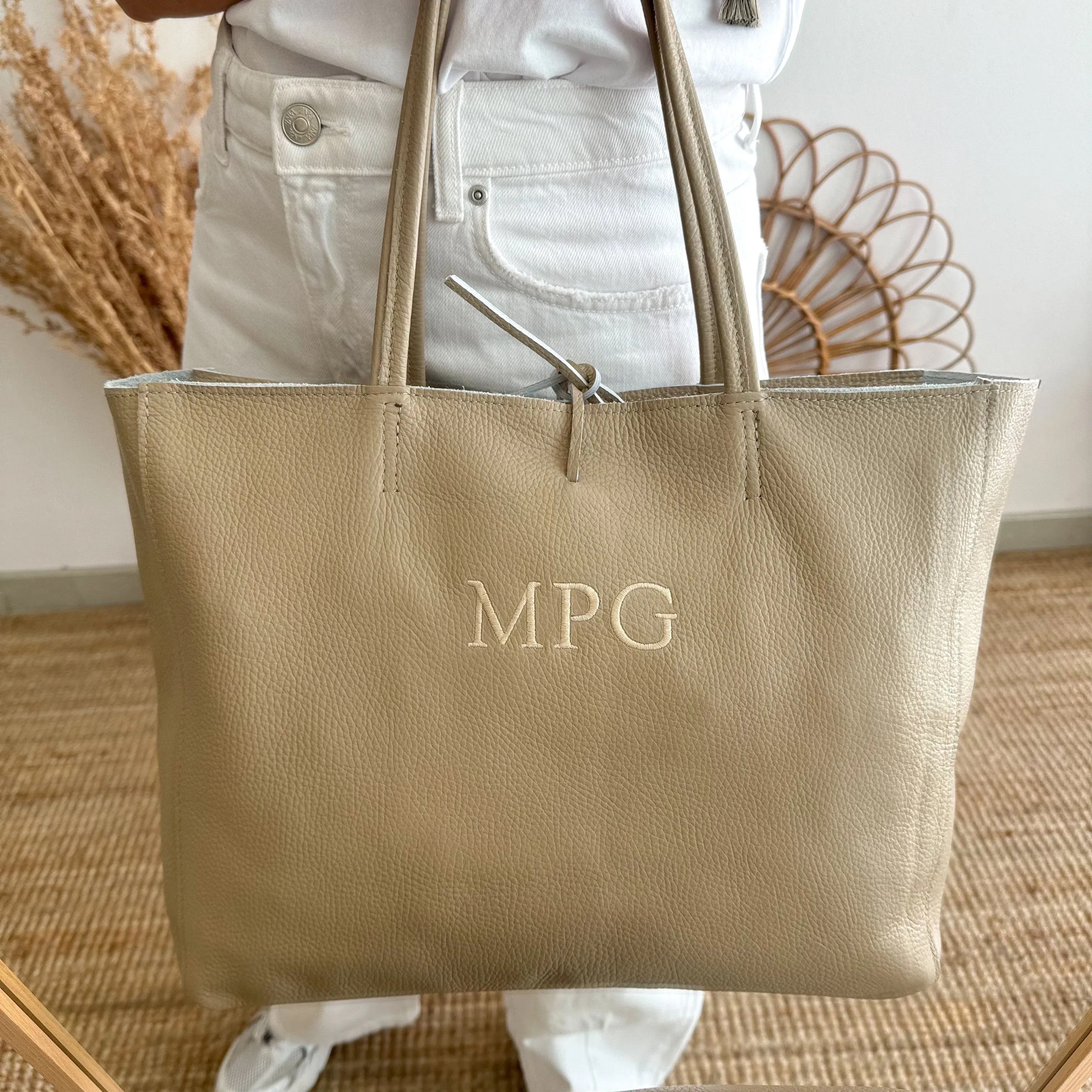 Shopper grande piel taupe cremallera personalizado iniciales bordadas