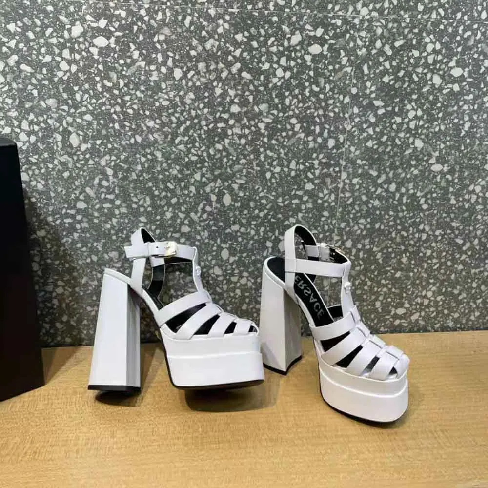 Versace Mujer Sandalias con plataforma La Medusa en piel de becerro-Blanco