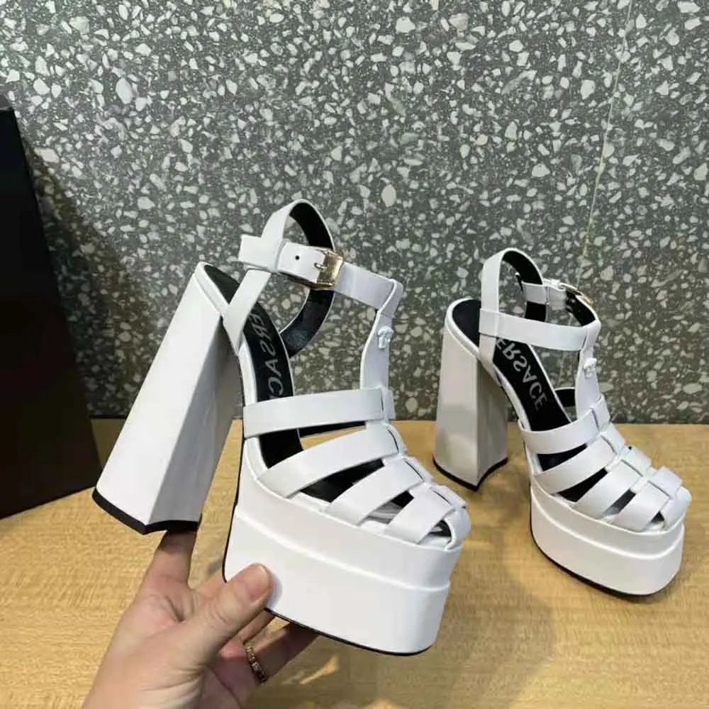 Versace Mujer Sandalias con plataforma La Medusa en piel de becerro-Blanco