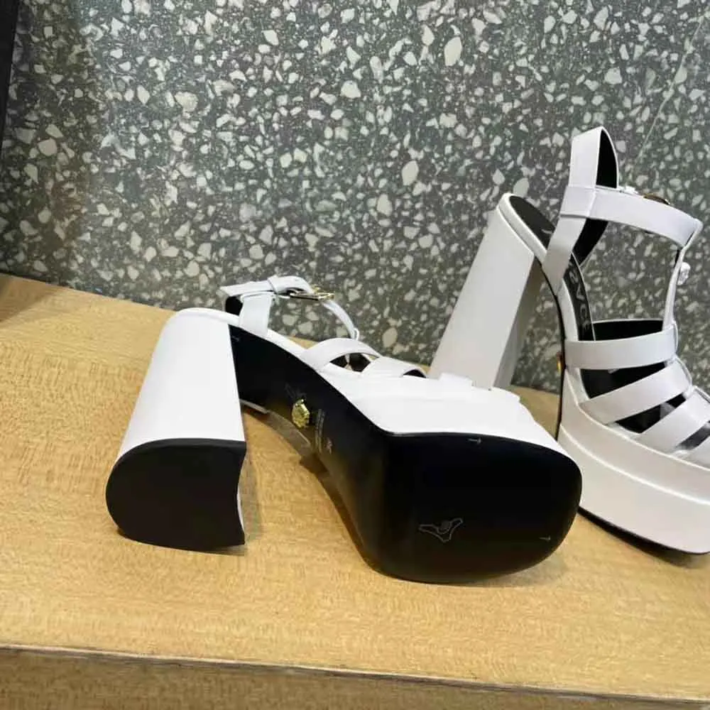 Versace Mujer Sandalias con plataforma La Medusa en piel de becerro-Blanco